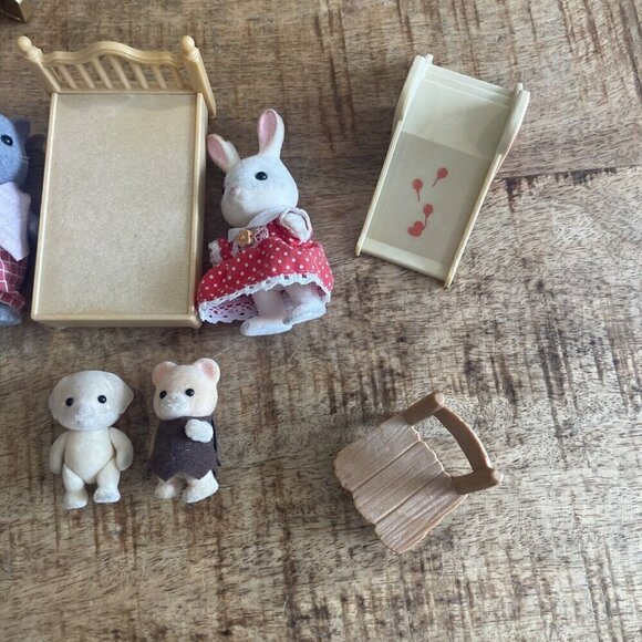 Calico Critter/Sylvanian Lot Of Animals Figures Furniture Rabbit Cat Slide Chair - Picture 3 of 8